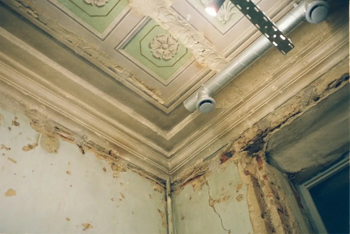 peeling-ceiling-paint.webp